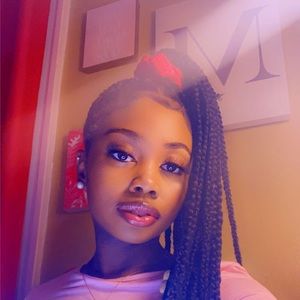 Meet your Posher, Miqueen